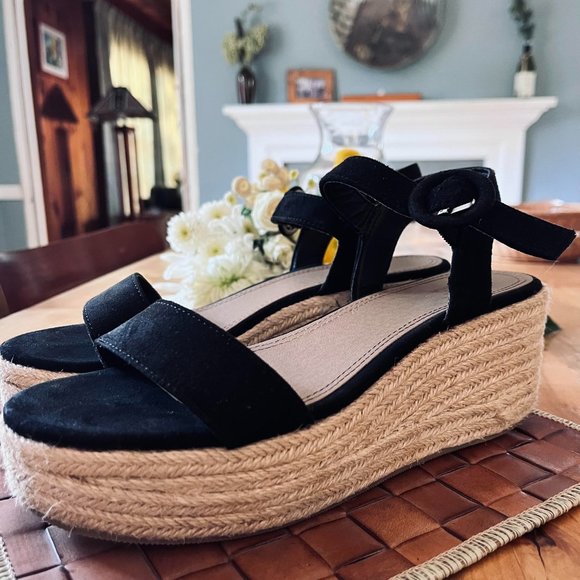 Black Platform Sandals - Picture 3 of 6